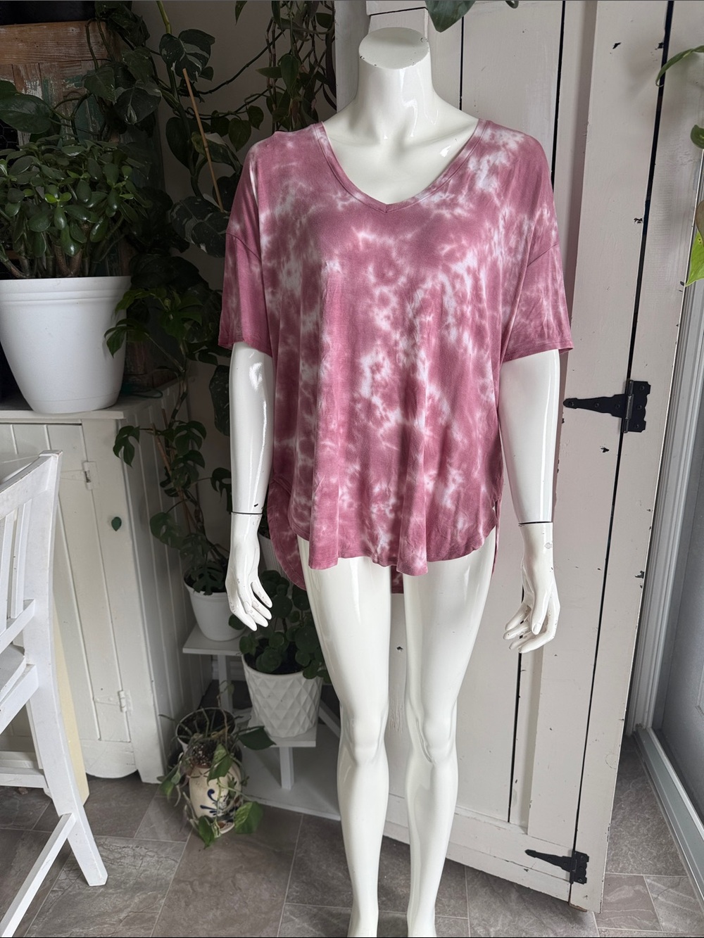 American Eagle, soft and sexy Relaxed V-Neck Tie-Dye Women’s Top - Dusty Rose Lg